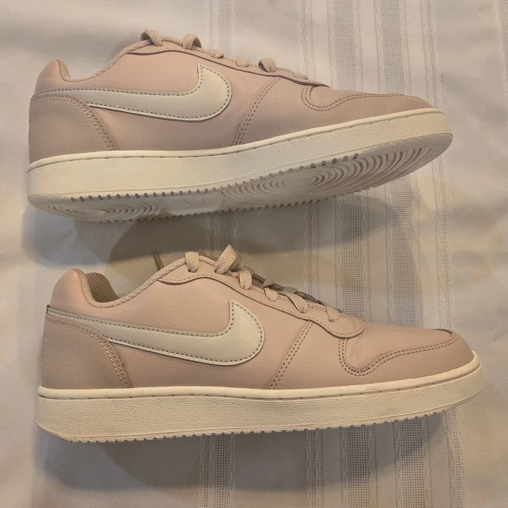 Nike Women`s Ebernon Low AQ1779-200 Particle Beige/Desert Sand/Pink  size 9.5